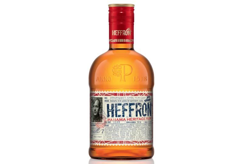 Sběratelská edice rumu Heffron s parašutisty