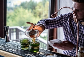 Finále soutìe s rumem Flor de Caña vyhrál Bròák z Baru, který neexistuje
