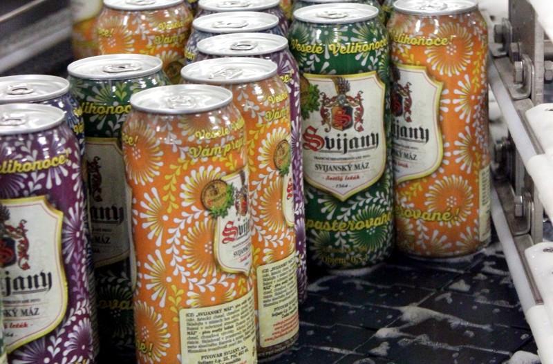 První šarže půllitrových plechovek s nepasterovaným Svijanským Mázem 11 % nesla speciální velikonoční motiv.