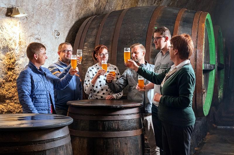 Dny českého piva oslaví pivovary Prazdroje speciálními prohlídkami a Klobáskofestem