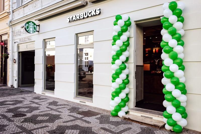 Starbucks otevřel další kavárnu, V Praze na Újezdě