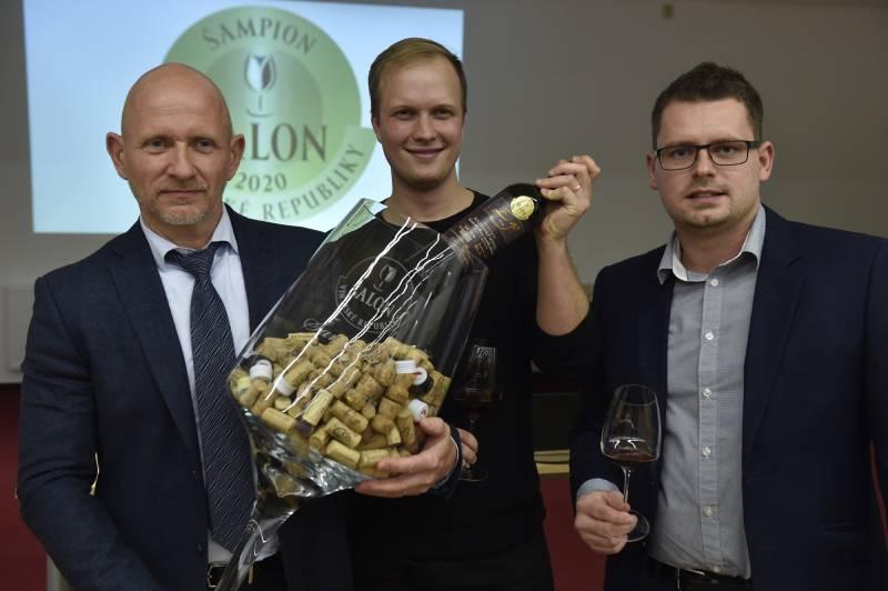 Rulandské modré 2017 ze Zámeckého vinařství Bzenec nejlepším vínem České republiky