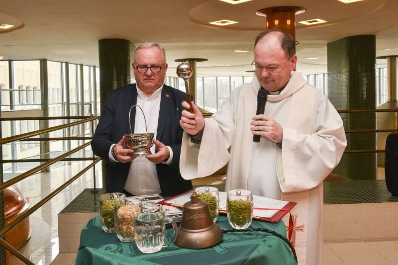 Várka velikonočního Pilsner Urquell pro papeže byla požehnána