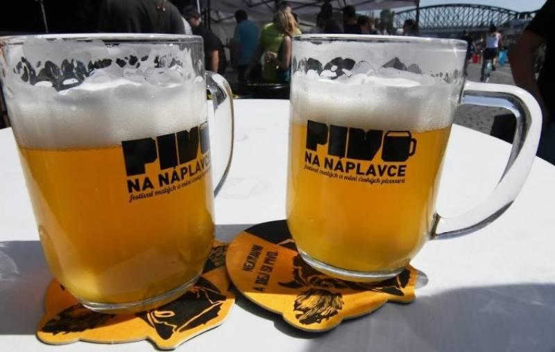 Pivo na Náplavce představí na padesát minipivovarů