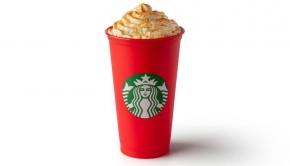 Kultovní Red Cup se vrátil do Starbucks
